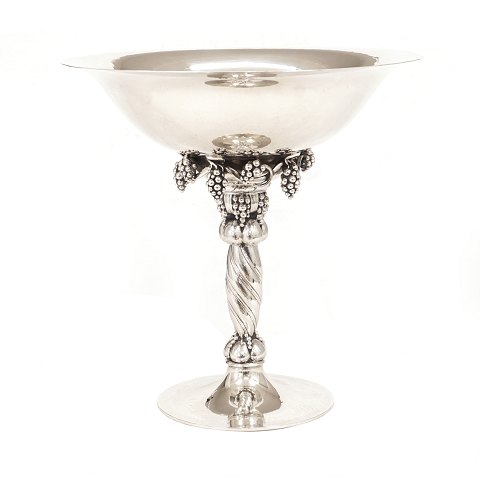 Large Georg Jensen sterlingsilver grape tazza. 
Designed by Georg Jensen 1918. #264B. Manufactured 
after 1945. H: 31,2cm. W: 1.843gr