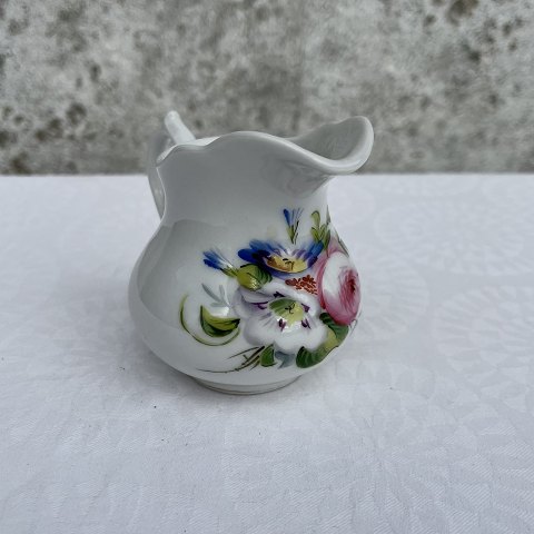 Bing & Gröndahl
Sahnekännchen
mit gemalten Blumen
#B&G
* 350 DKK