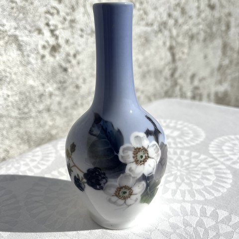 Royal Copenhagen
Vase
Nr. 288 / 43A
* 250 DKK