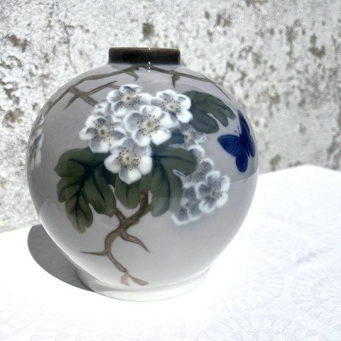 Bing & Grondahl
Vase
# 144/4
* 1100 DKK