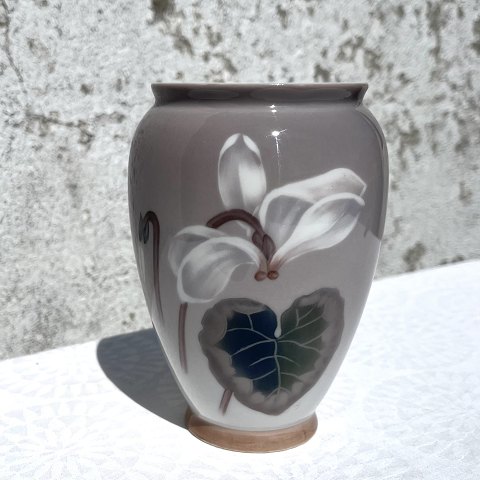 Bing & Grondahl
Vase
# 8614/365
* 400 DKK