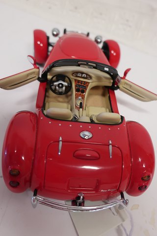 Modelauto Grösse 1/18
Panoz Roadster
AC Auto Art
In gutem Zustand