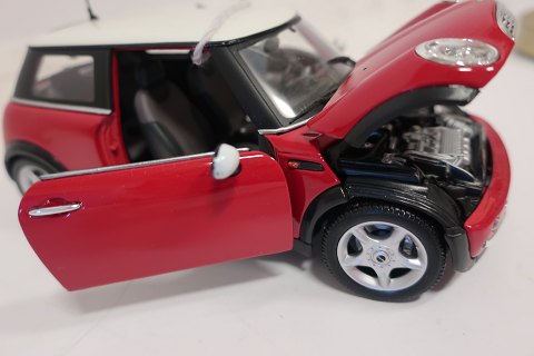 Modelauto Grösse 1/18
Mini Cooper
Maisto
In gutem Zustand