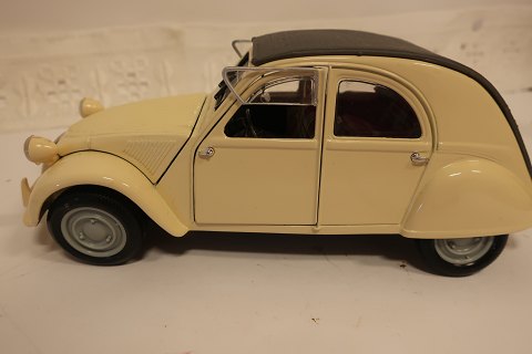 Modelauto Grösse 1/18
Citroen 2CV
År 1952 
Maisto
In gutem Zustand