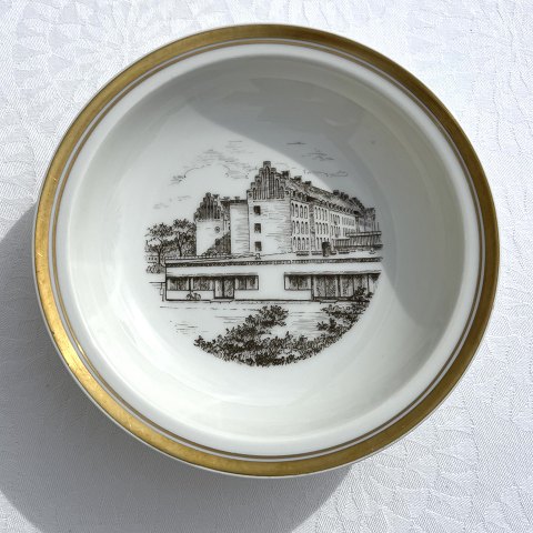 Royal Copenhagen
Bowl
The Danish Deaconess Foundation
*DKK 175