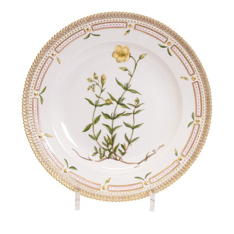 Royal Copenhagen Flora Danica porcelain plate 
3549. "Cistus Helianthemum L.". D: 25,5cm