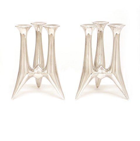 Pair of Hans Hansen, Denmark, sterlingsilver 
candlesticks. #494. Dated 1958. H: 18,5cm. W: 
943gr