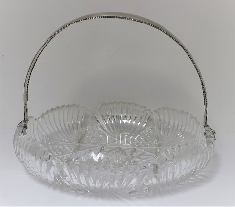 Netherlands. Large crystal bowl with silver handle (833). Diameter of bowl 26 
cm.