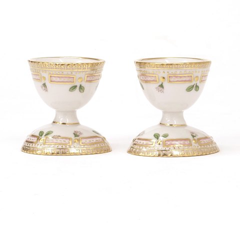 Pair of Royal Copenhagen Flora Danica egg cups 
3530. Nice condition. H: 5,5cm