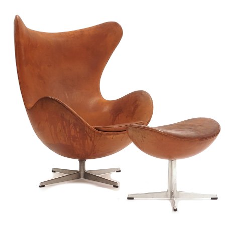 Patinated cognac leather "Egg Chair" by Arne 
Jacobsen