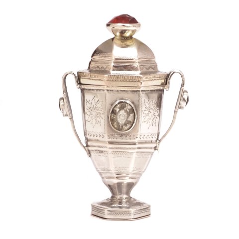 Riechdose aus Silber. Christian Hestorff, Højer, 
1810-22. H: 9,3cm. G: 58gr