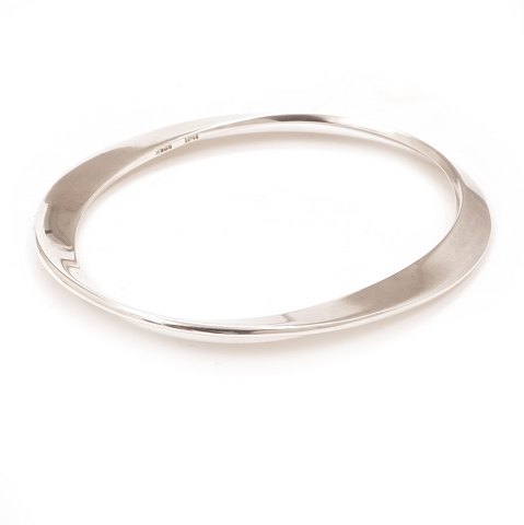 Hans Hansen sterlignsilver bangle marked Hans 
Hansen "HaH". Size inside: 7x5,7cm