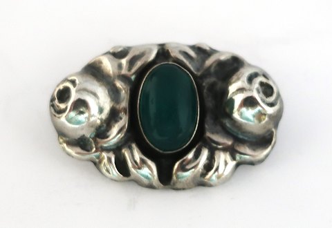 Esbjörn. Silver brooch with green stone (830). Length 37 mm