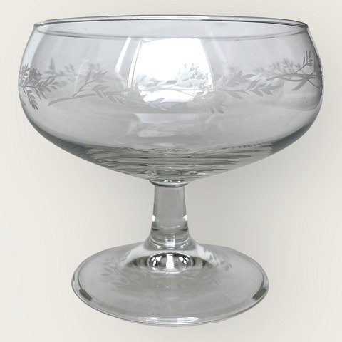 Mads Stage
Glass
Dessert bowl
*100 DKK