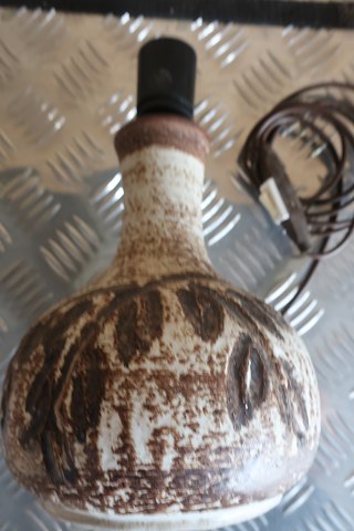 Retro Lampe aus Axella, Keramik
Model: 670
H: um 28cm
Stempel: Axella - 670
In gutem Stande
