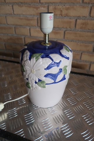 Retro Tischlampe
Schön Dekoration, blau und grün, mit Blumen
H. 32cm
In gutem Stande