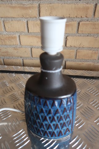 Retro Lampe, Søholm, Modelnr. 1036, Blau Keramik
H: 22cm inkl. Fassung
Design: Einer Johansen 
Stempel: 1036 - Søholm - Denmark
In gutem Stande