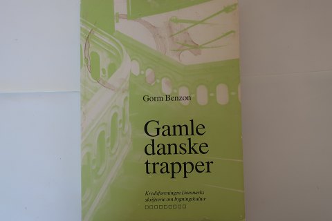 Gamle danske trapper (Alte dänische Treppen)
Von Gorm Benzon
En del af en hel serie, som blev udgivet af Kreditforeningen Danmarks 
skriftsserie om bygningskultur
1987
Sideantal: 192
In gutem Stande, aber smutzig an der Titelseite