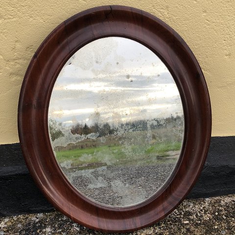 Patinated mirror
Mahogany
*DKK 375