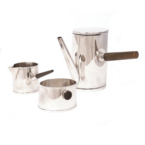 Hans Hansen sterlingsilver coffee service dated 
1965. H: 12,5cm