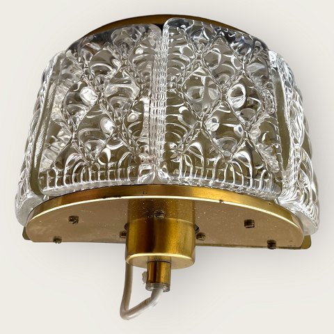 Retro wall lamp
Brass and glass
*DKK 425