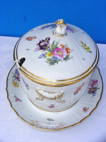 Royal Copenhagen Saxon flower, Soup tureen on dish