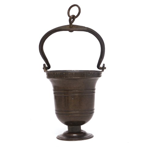 Früher Baroquer Bronzen Lavabo datiert 1726. H: 
30cm mit Henkel