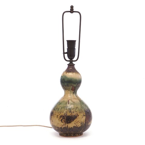 Axel Salto Steinzeug Lampe mit Sung Glasur 
signiert Royal Copenhagen, Salto, 20658. H ohne 
Fassung: 31cm