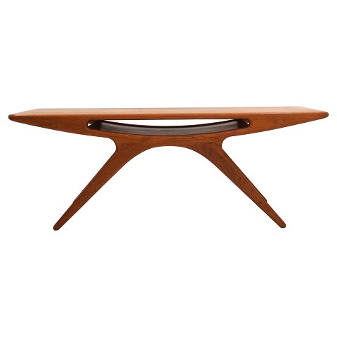 Johannes Andersen, Denmark: "The Smile" teak 
table. H: 49cm. Top: 52x135cm