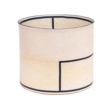 Bodil Manz, b. 1943, porcelain cylinder vase. 
Signed. H: 12cm. D: 14,5cm