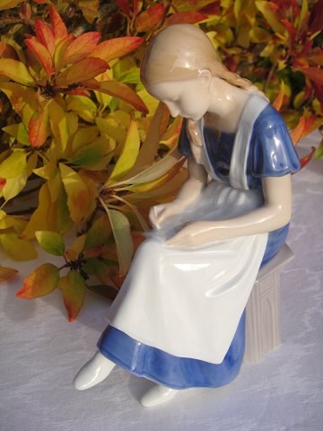 Bing & Grondahl figurine 1687 Gril writing