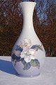 Vase, Königlich 
Porzellan Royal 
Copenhagen. 
Vase nr. 55 
/51. Höhe 21,5 
cm. Tadelloser 
Zustand, ...