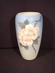 Vase
kongelig 
porcelæn
Royal 
Copenhagen 
RC nr 2630 / 
1049 
Vare nr. 
113685
Kr. 450,-
