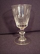 Wellington.
 Weißwein.
 Höhe: 12,6 cm