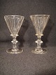 Schnapsglas auf 
Stiel mit Knopf 
und scharfe 
Spitze 
mollex.kummen 
optischen 
Helstribet. ...