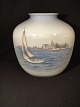 Vase Nr. 154
 Kronborg mit 
Segelschiff.
 Lyngby Vase.
 Hand von 
Frank Lens Fort 
gemalt. Höhe 
...