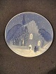 Weihnachtsteller 
von 1912.
 Auf dem Weg 
zur Kirche an 
Heiligabend.
 Durchmesser 
18 cm.
 1. ...