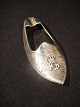 kleiner Aschenbecher in Form von Schuhen. mit Monegramm der Royal Life Guards. Länge: 10 cm, ...