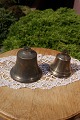 2 Glocken aus 
Messing 
Messingglocken 
wahrscheinlich 
englisch von 
herum Jahr 
1900.
Links: H 9cm 
...