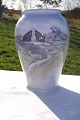 Vase, Königlich 
Porzellan Royal 
Copenhagen. 
Vase nr. 3644. 
Höhe 15 cm. 
Tadelloser 
Zustand, 1. ...