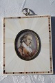 Friedrich 
Schille. 
Elfenbein-
Miniatur, 
Platte gemalt.  
Länge 10 X 8,5 
cm. Tadelloser 
Zustand.
