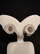 Marguerite / 
Daisy Earring
A. Michelsen. 
Silber 925 s
øreclips D. 11 
mm.
Kontakt für 
Preis