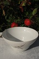 Rosenthal 
Romanze in 
Moll. Weiss 
Porzellan, ein 
Blumenkorb mit 
Goldverzierungen.
 Salatscahle, 
...