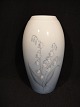 Bing & Gøndahl 
vase med 
liljekonval
B&G nr. 
157-5251 H: 
18,5 cm.
kontakt. tlf 
86983424