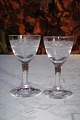 Holmegaard 
Glashütte 
1937-1990. 
Künstler : 
Jacob E. Bang.  
Ejby Glas 
Schnaps Glas. 
Höhe 8,3 cm. 
...