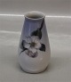 Bing & Grøndahl 
B&G 6981-256 
Art Nouveau 
Blomster Vase 
11,5 cm  
Signeret i 
monogram: MS 
Marie ...