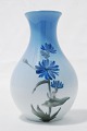 Vase, Lyngby Porzellan. Vase Blumendekor, Höhe 20,5 cm. Tadelloser Zustand, 1. Wahl.Manufaktur ...