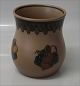 Bornholm, L. 
Hjorth Keramik
Brun vase med 
frugt 12,5 x 
10,5 cm # 82	