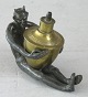 Öllampe, 19. Jahrhundert, in Form von Sitz Teufel mit Ölbehälter aus Messing. Figur Metall. L:. ...