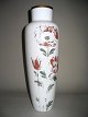 Deutsch 
Opalglas Vase 
mit Bemalungen, 
ca.1900.